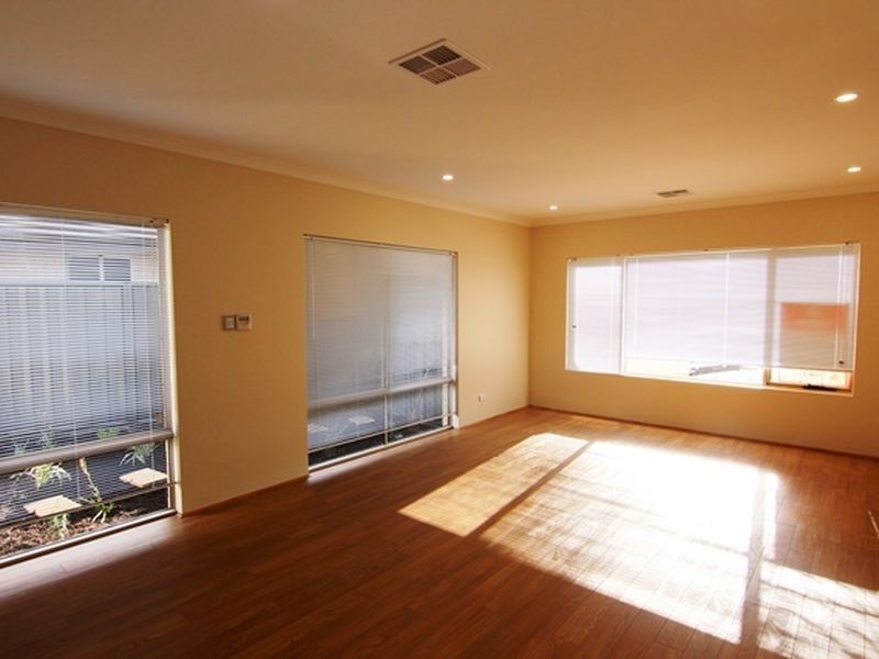 4 Flindell Way, Piara Waters WA 6112