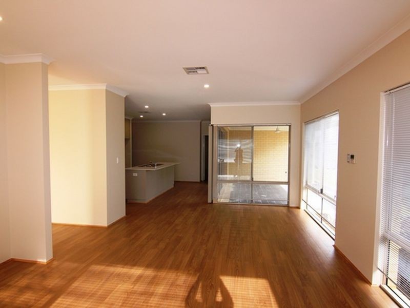 4 Flindell Way, Piara Waters WA 6112