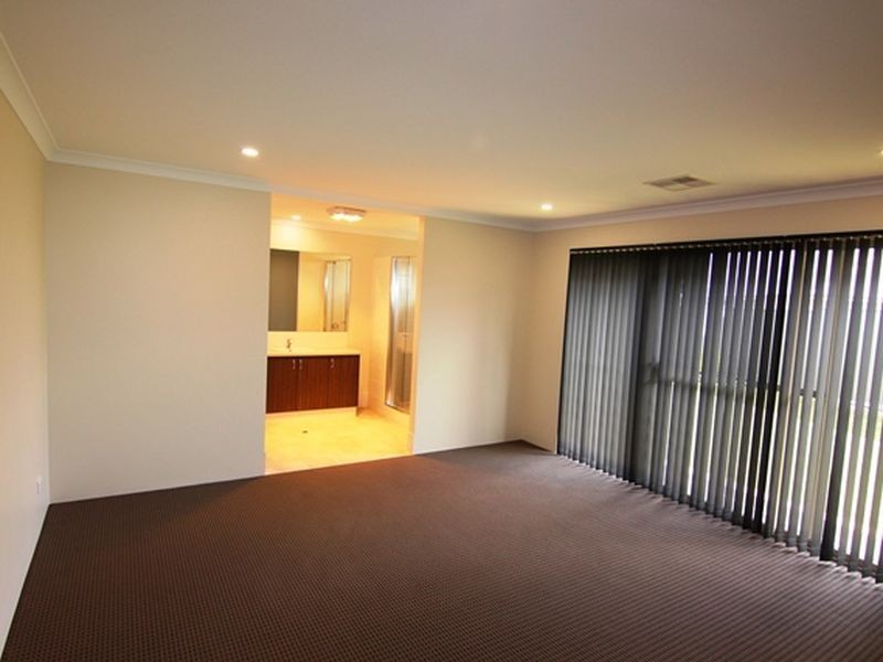 4 Flindell Way, Piara Waters WA 6112