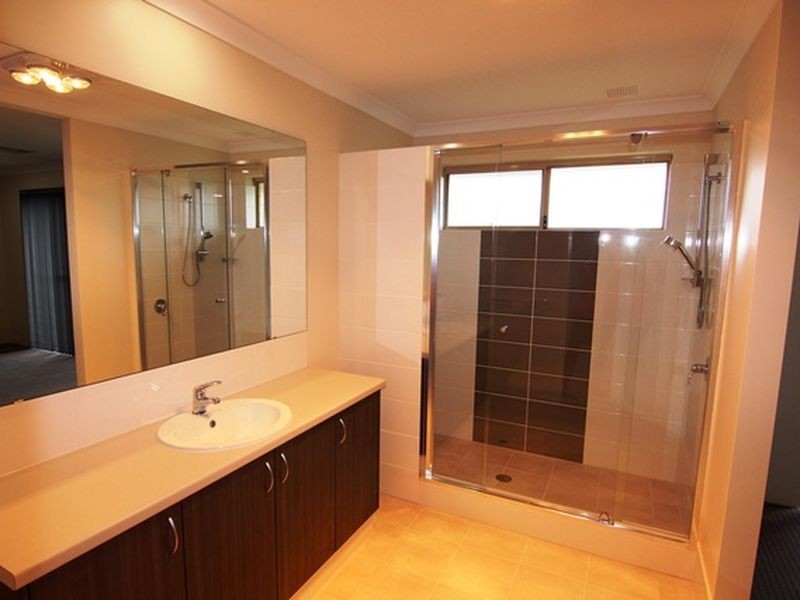 4 Flindell Way, Piara Waters WA 6112