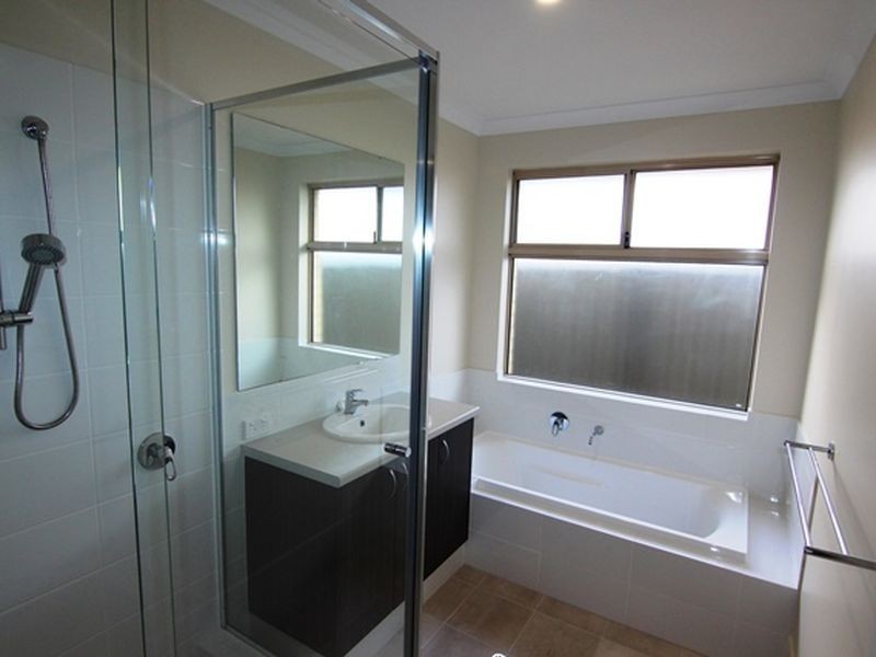 4 Flindell Way, Piara Waters WA 6112