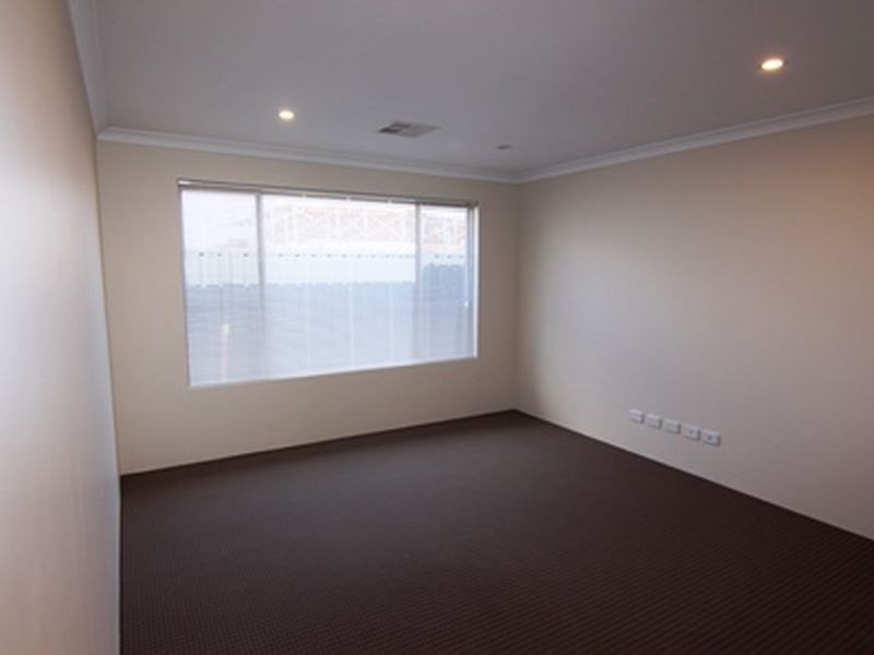 4 Flindell Way, Piara Waters WA 6112