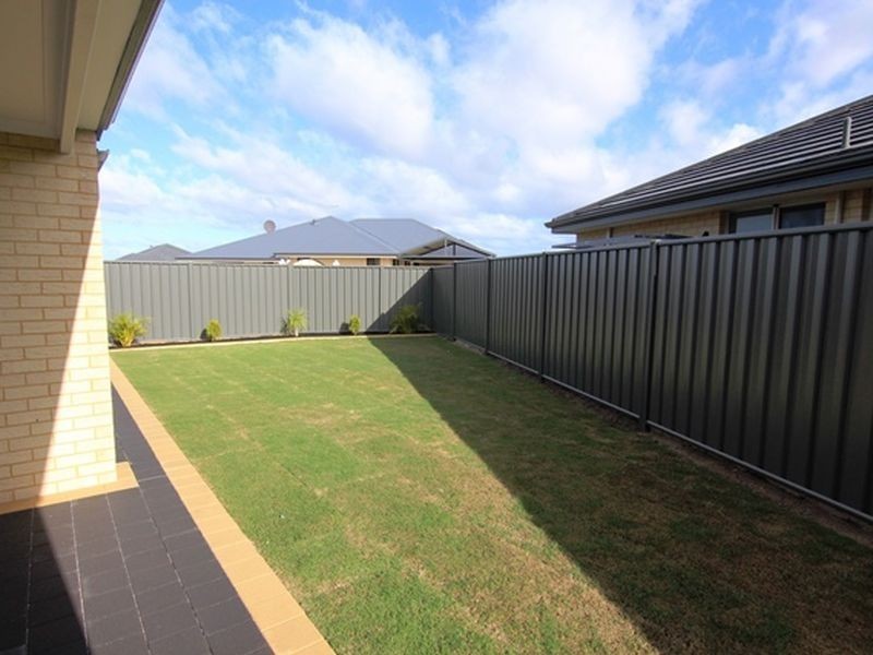 4 Flindell Way, Piara Waters WA 6112
