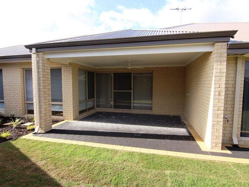 4 Flindell Way, Piara Waters WA 6112