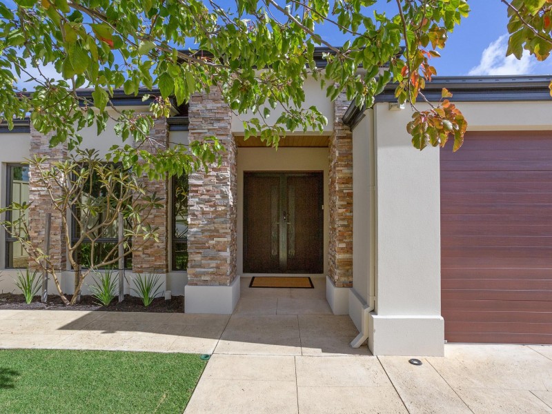 6 Emmet Parkway, Canning Vale WA 6155