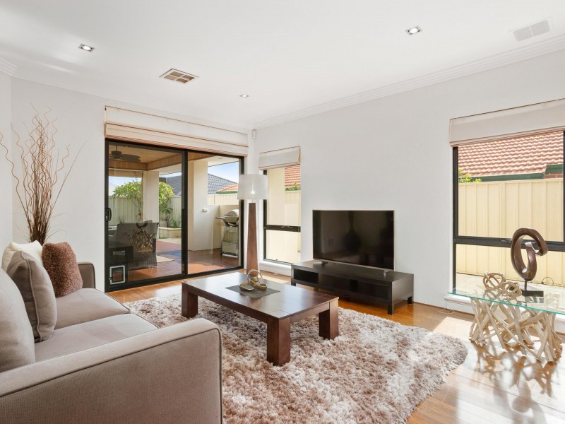 6 Emmet Parkway, Canning Vale WA 6155