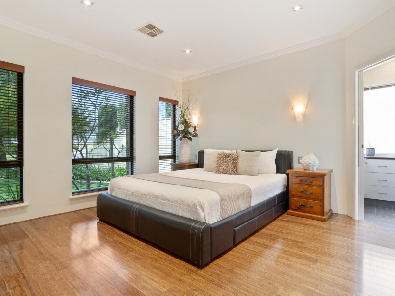 6 Emmet Parkway, Canning Vale WA 6155