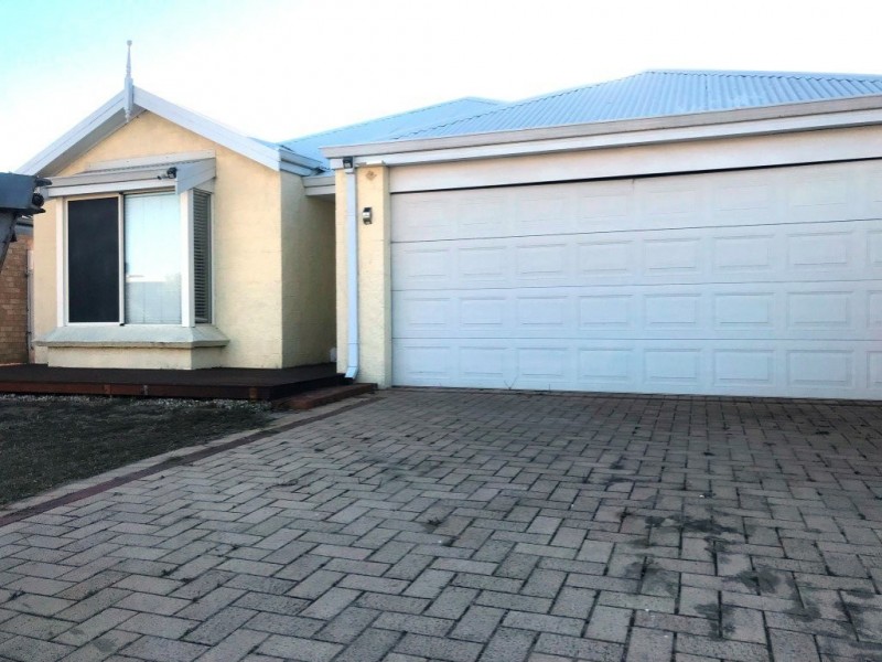 14 Richards Place, Cannington WA 6107