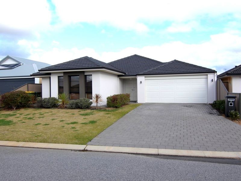 7 Montpelliar Way, Piara Waters WA 6112