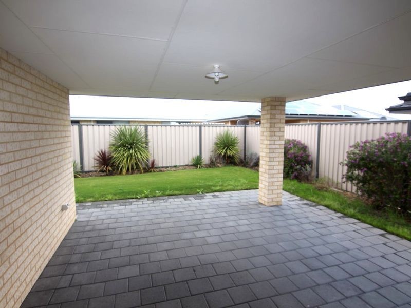 7 Montpelliar Way, Piara Waters WA 6112