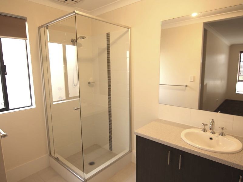 7 Montpelliar Way, Piara Waters WA 6112