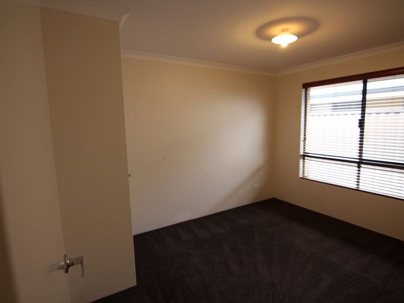 7 Montpelliar Way, Piara Waters WA 6112