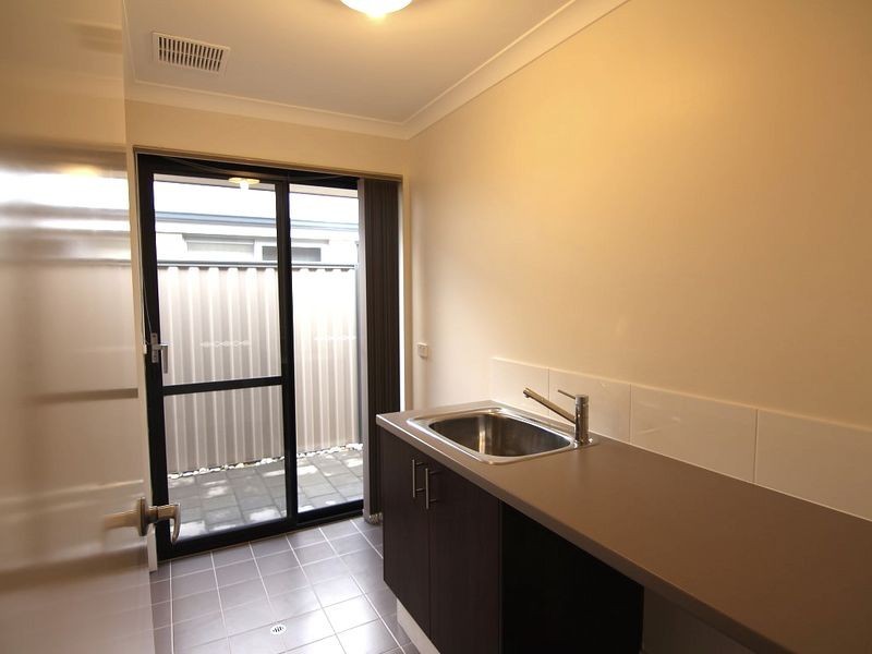 7 Montpelliar Way, Piara Waters WA 6112