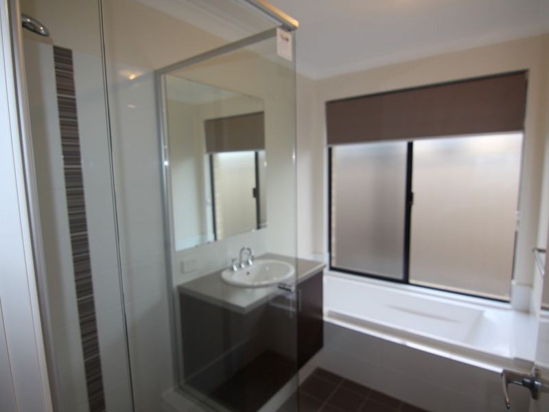 7 Montpelliar Way, Piara Waters WA 6112