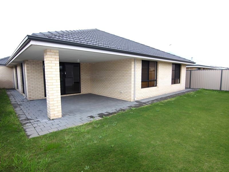 7 Montpelliar Way, Piara Waters WA 6112