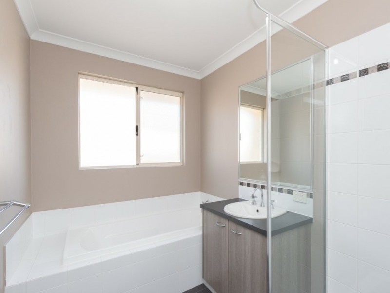 3b Padua Road, Piara Waters WA 6112