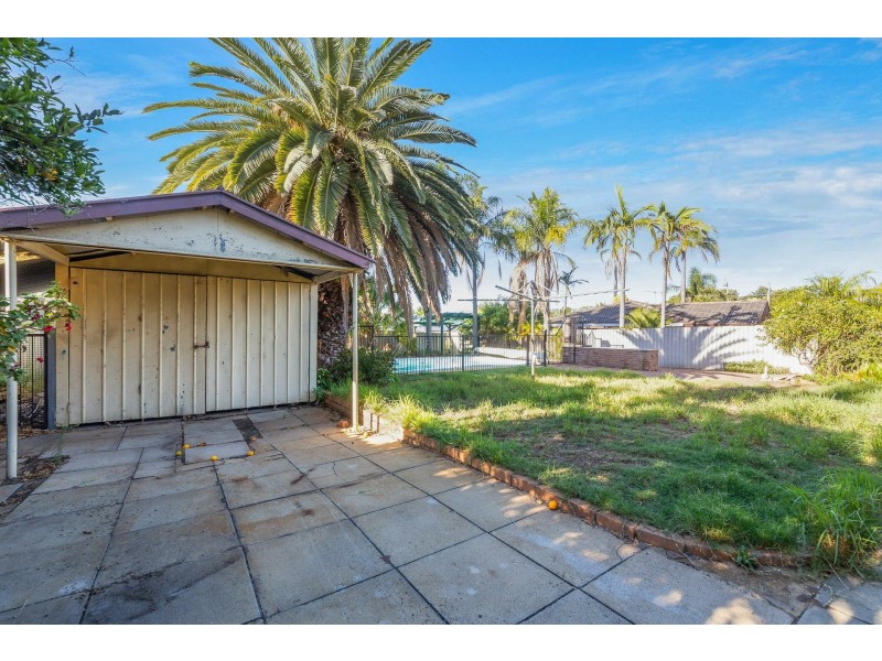 4 Grassbird Loop, Yangebup WA 6164