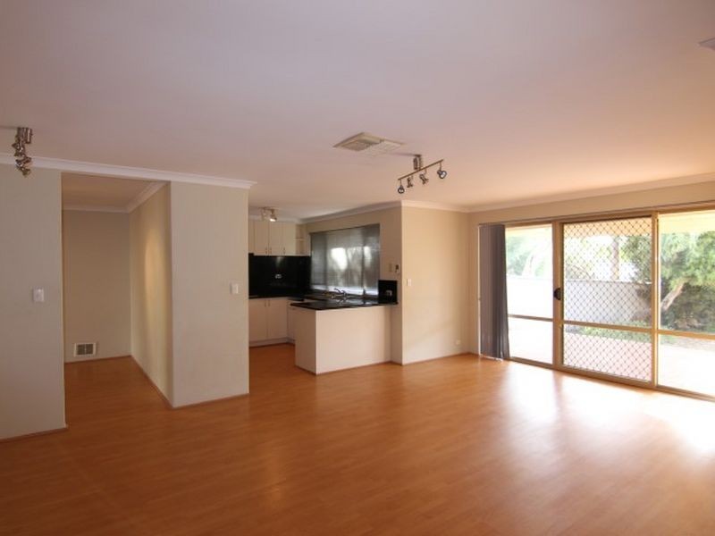 6A Moseley Hill, Kardinya WA 6163