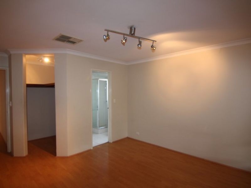 6A Moseley Hill, Kardinya WA 6163