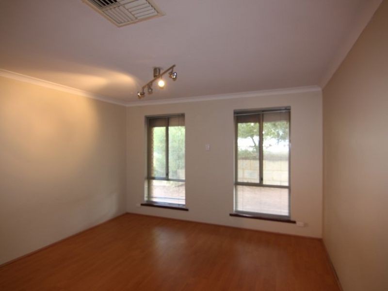 6A Moseley Hill, Kardinya WA 6163