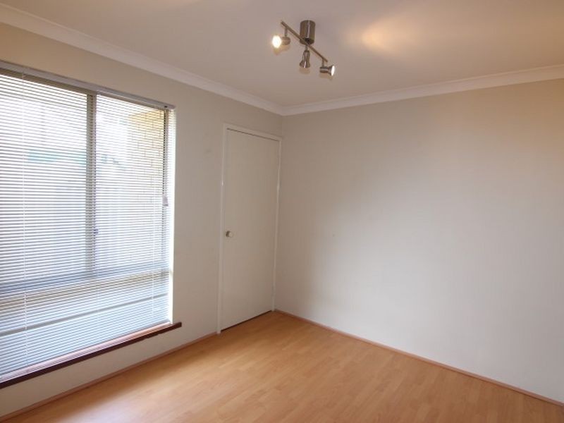 6A Moseley Hill, Kardinya WA 6163