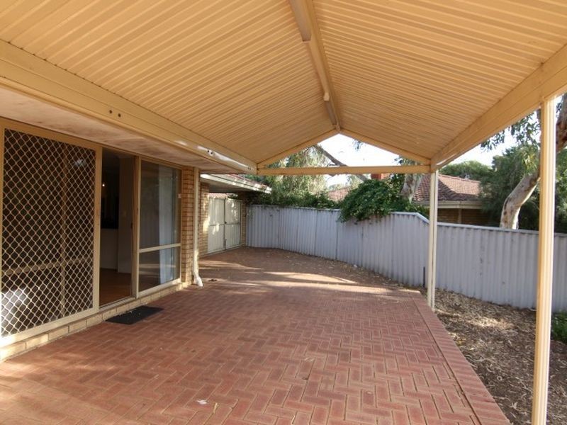 6A Moseley Hill, Kardinya WA 6163