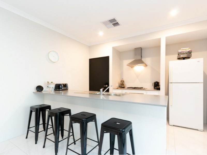 3 Irvine Parade, Hammond Park WA 6164