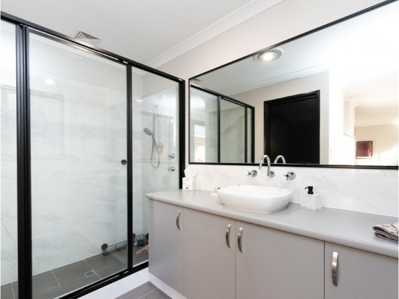 3 Irvine Parade, Hammond Park WA 6164