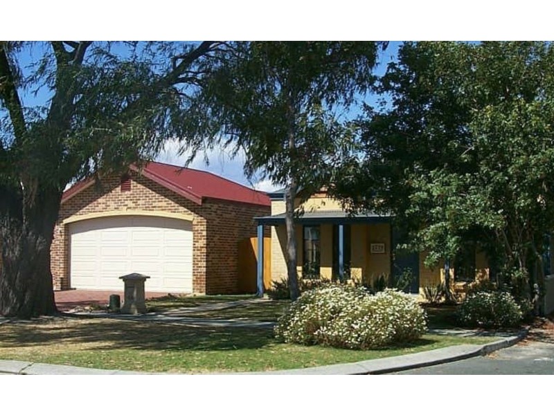 12a Peplar Avenue, Salter Point WA 6152