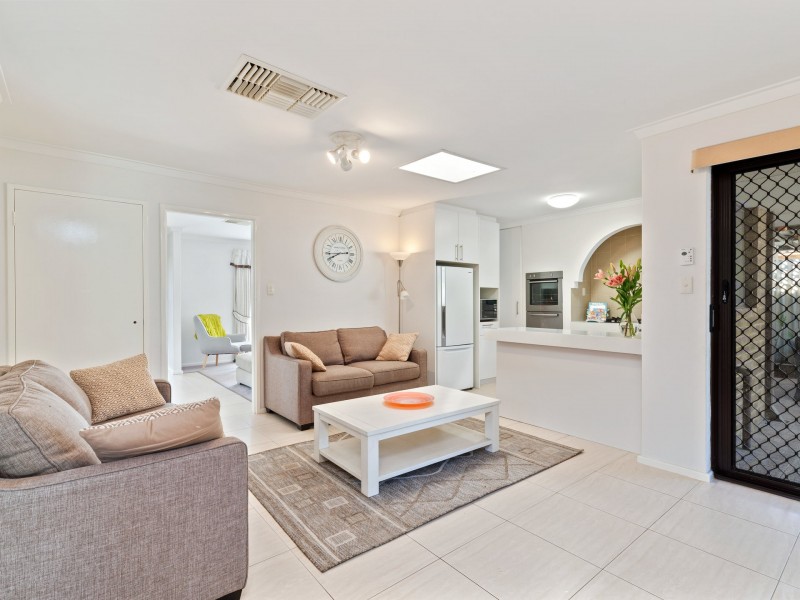 16 Keslake Way, Parkwood WA 6147