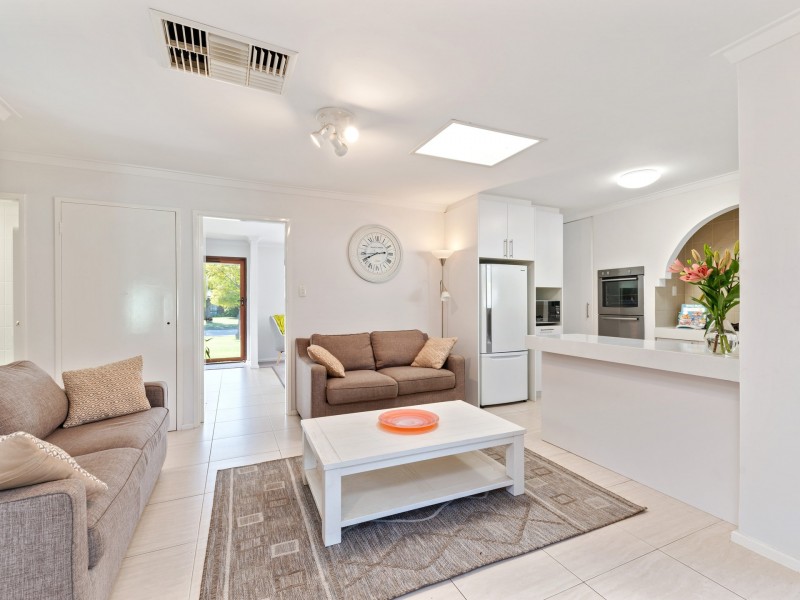 16 Keslake Way, Parkwood WA 6147