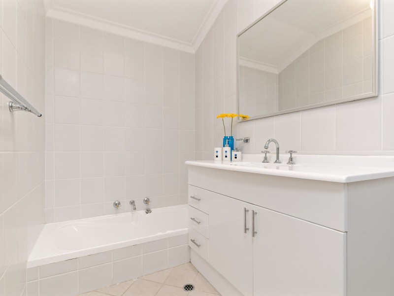 16 Keslake Way, Parkwood WA 6147