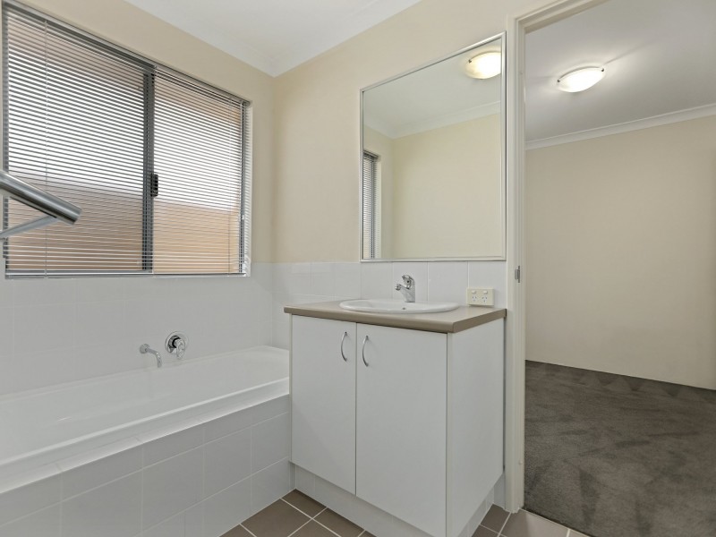 16 McLaren Avenue, Beeliar WA 6164