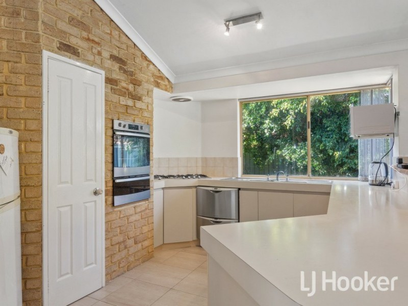 8 Diviney Court, Parkwood WA 6147