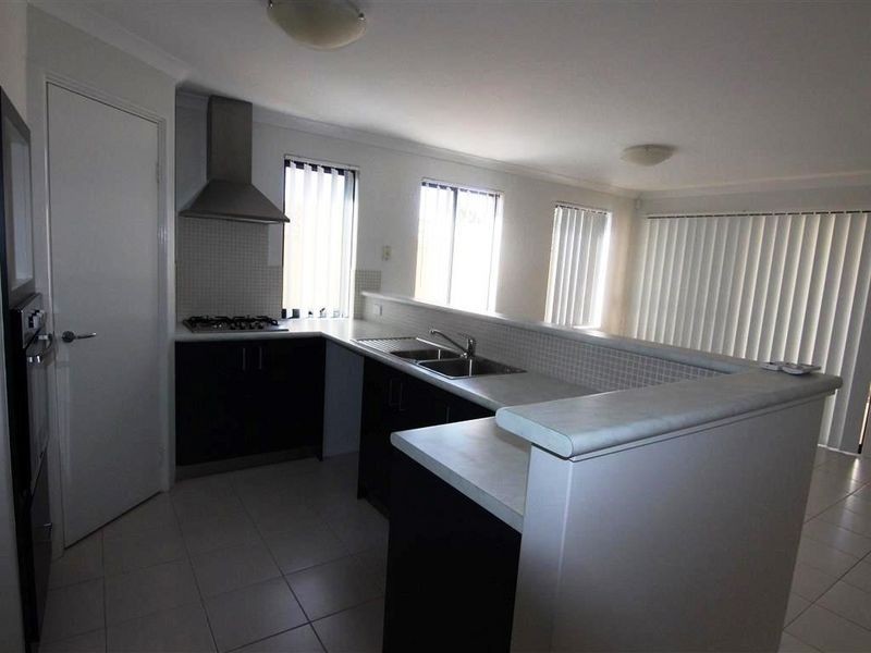 4/33 Banyard Avenue, Kelmscott WA 6111