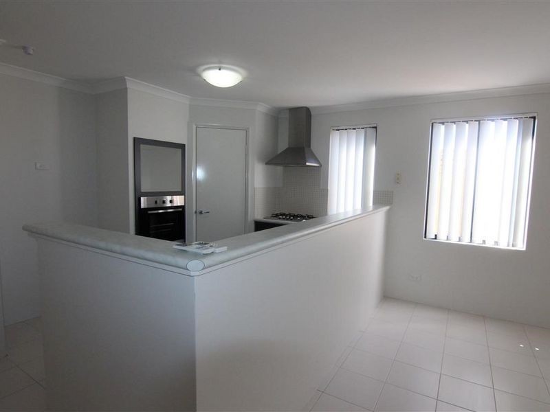 4/33 Banyard Avenue, Kelmscott WA 6111