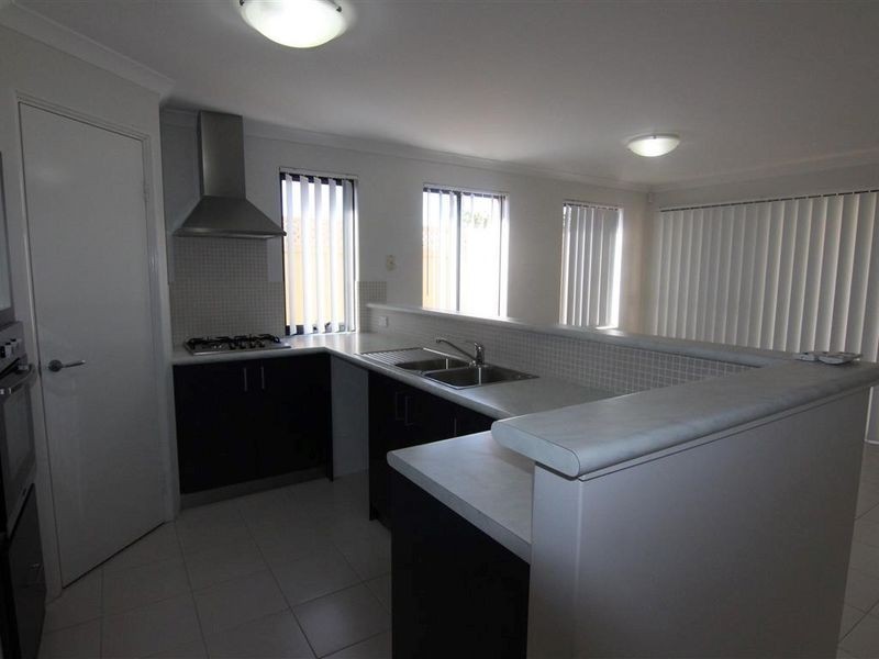 4/33 Banyard Avenue, Kelmscott WA 6111