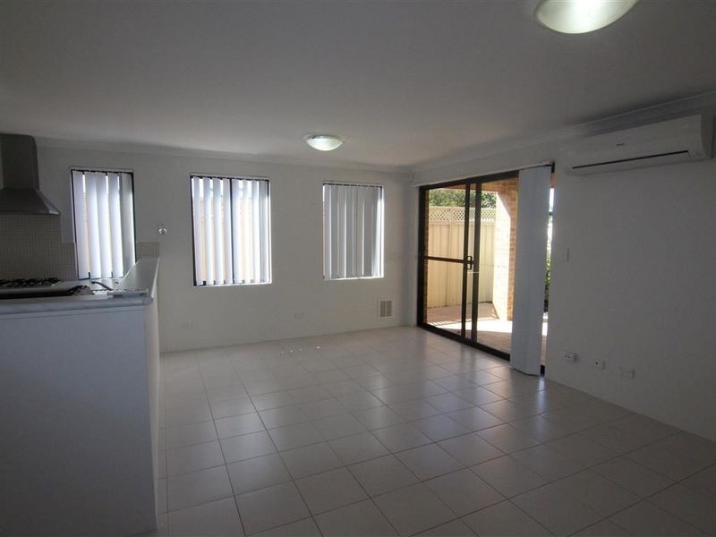 4/33 Banyard Avenue, Kelmscott WA 6111