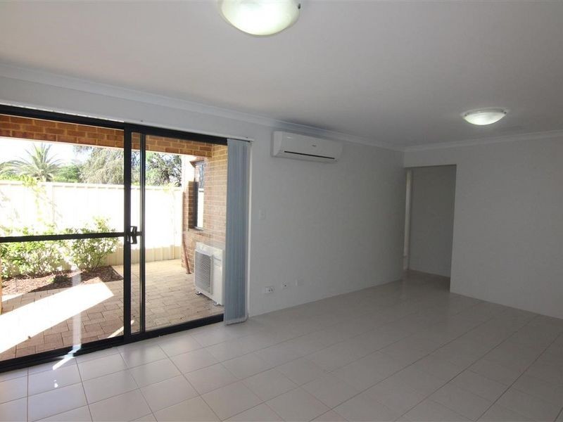 4/33 Banyard Avenue, Kelmscott WA 6111