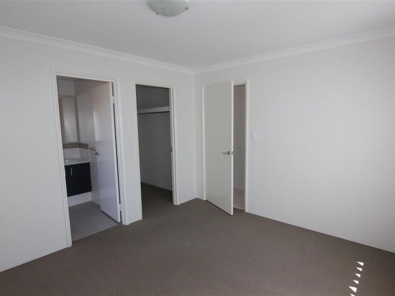 4/33 Banyard Avenue, Kelmscott WA 6111