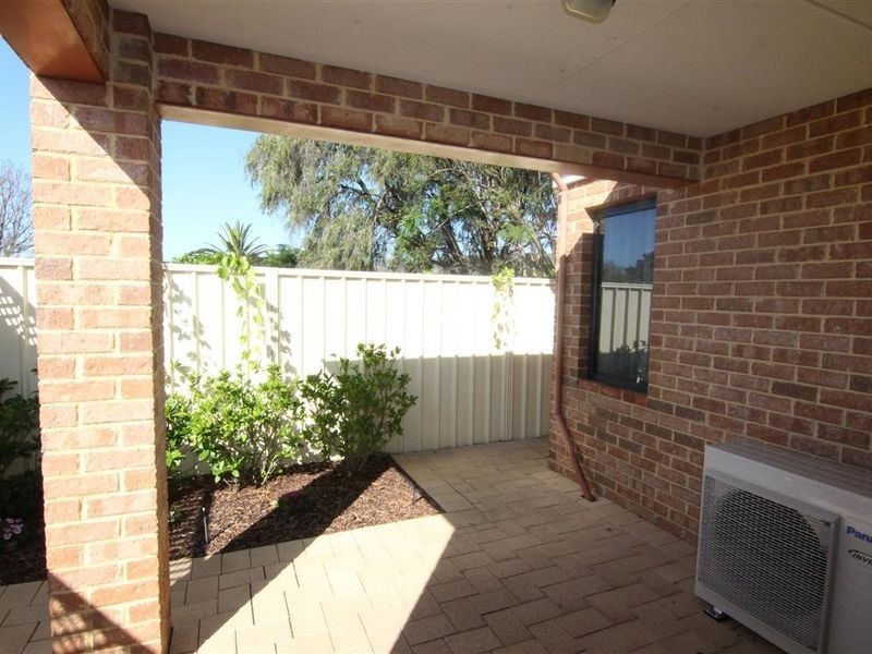 4/33 Banyard Avenue, Kelmscott WA 6111