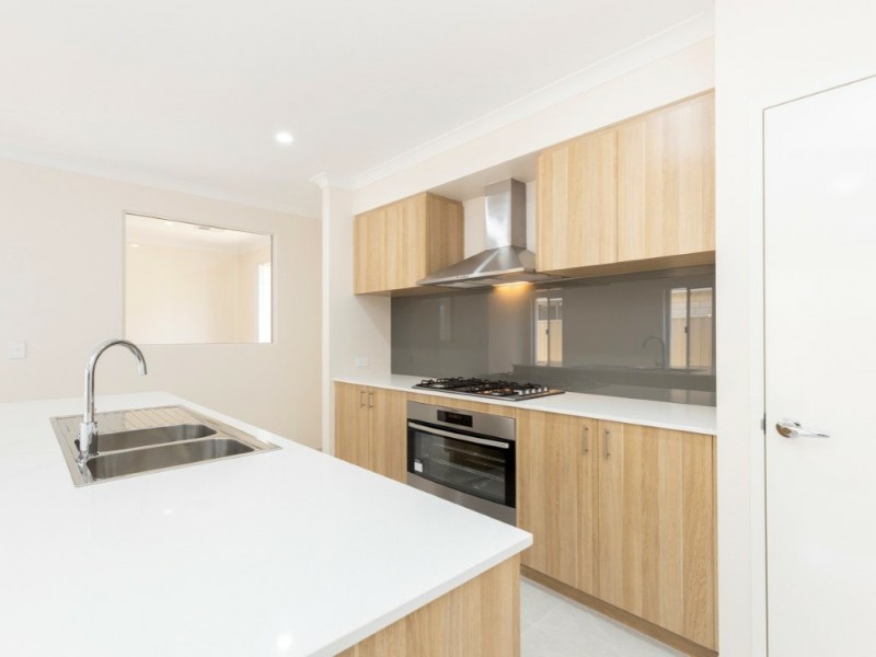 35 Lewisham Vista, Success WA 6164