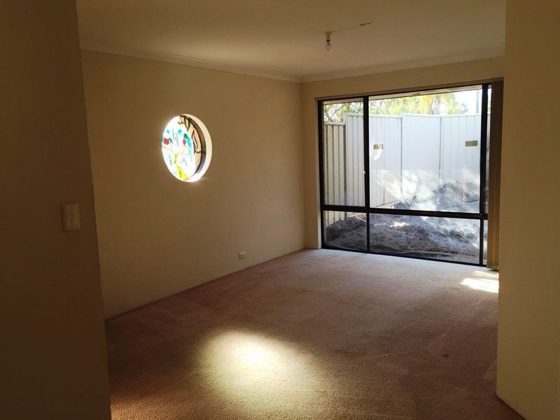 11 Bluebell Way, Bibra Lake WA 6163