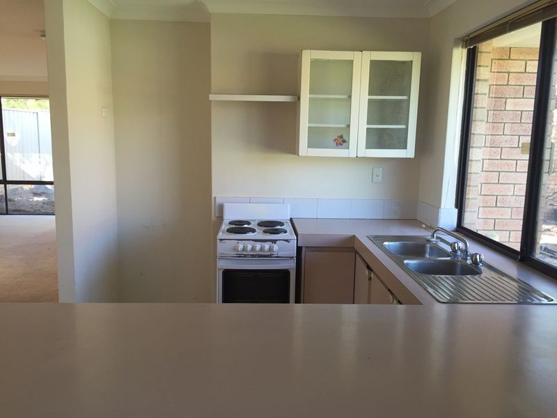 11 Bluebell Way, Bibra Lake WA 6163