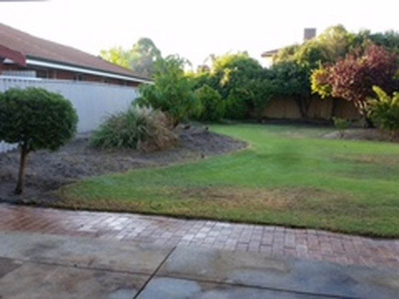 11 Bluebell Way, Bibra Lake WA 6163