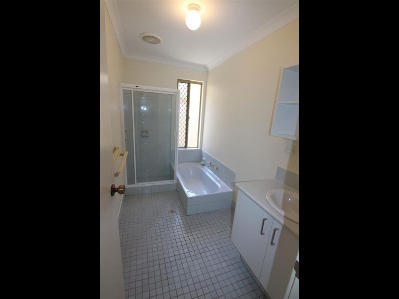 44 Explorer Drive, Thornlie WA 6108