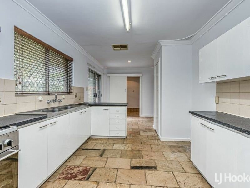 28 Hughenden Drive, Thornlie WA 6108