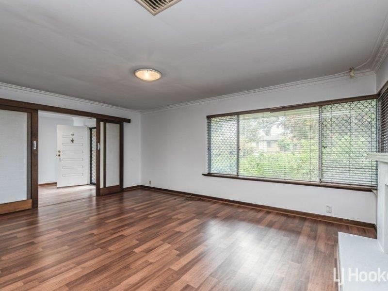 28 Hughenden Drive, Thornlie WA 6108