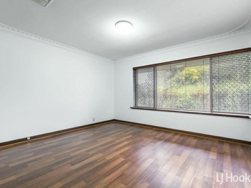 28 Hughenden Drive, Thornlie WA 6108