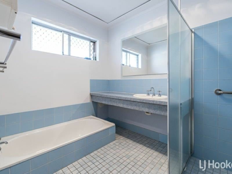 28 Hughenden Drive, Thornlie WA 6108